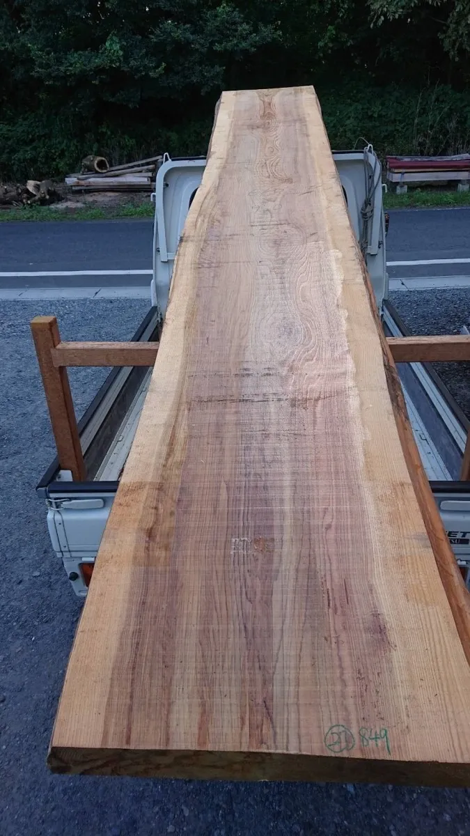 杉一枚板 1,100×550〜600×50〜4枚口