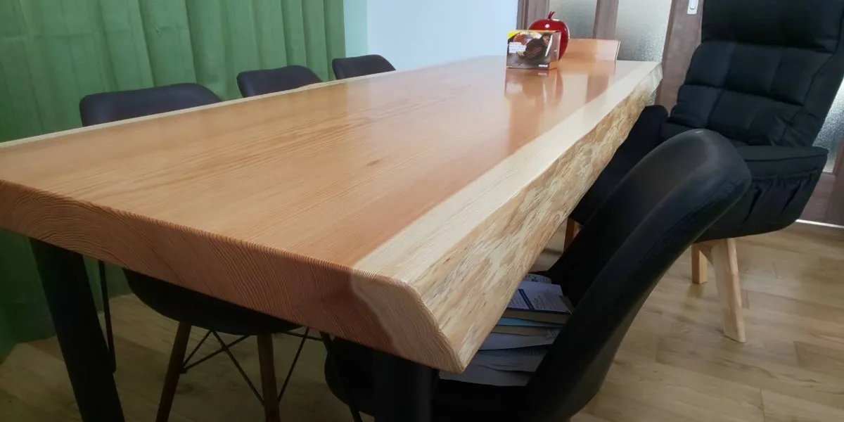 水戸市I様 霧島杉ダイニングテーブル (一枚板 テーブル)