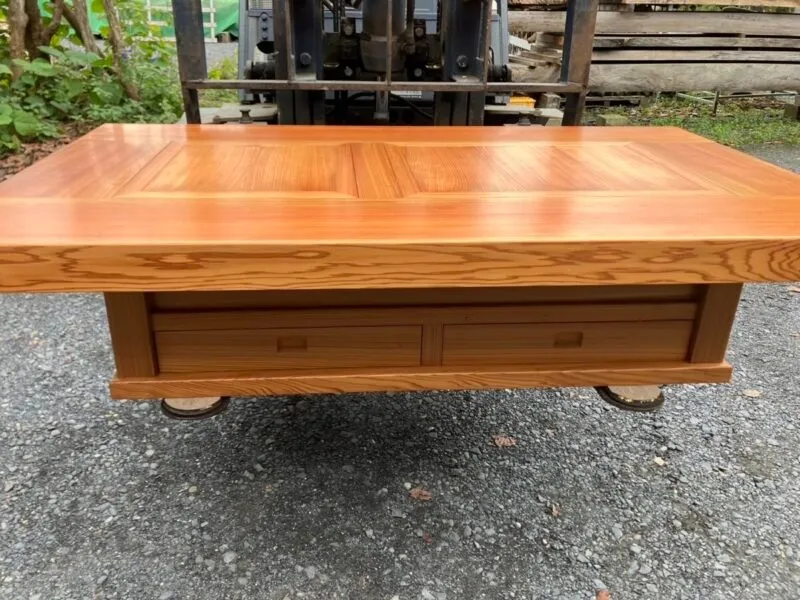 横浜市K様 杉柾囲炉裏座卓 (一枚板 テーブル)