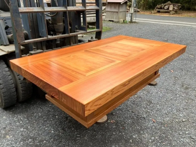 横浜市K様 杉柾囲炉裏座卓 (一枚板 テーブル)