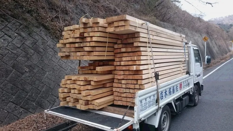 高萩市S邸様 地松化粧タルキ300丁納品