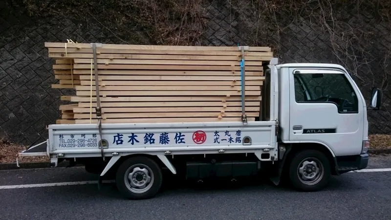 高萩市S邸様 地松化粧タルキ300丁納品