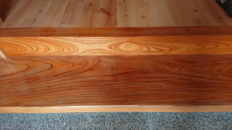 玄関、欅上がり板と上がり框