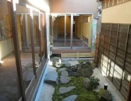 料亭 新館　中庭