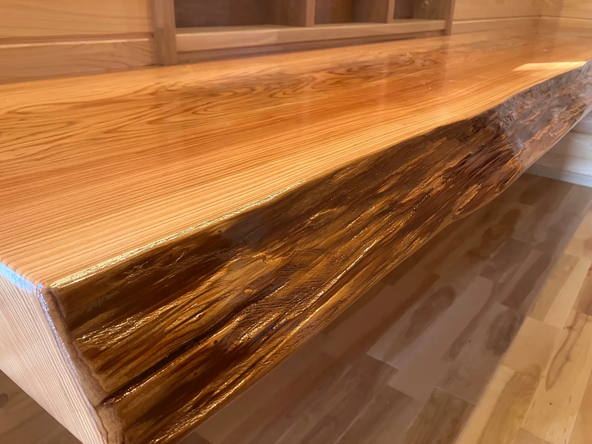 ひたちなか市S様　杉一枚板カウンター（樹齢約130年）