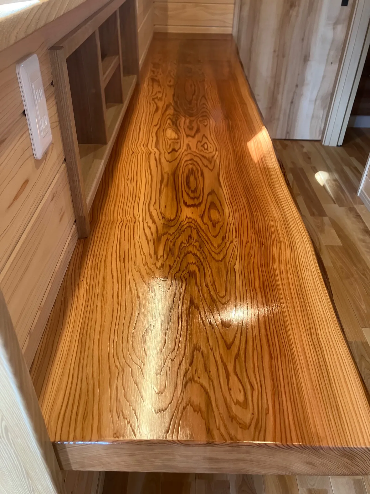 ひたちなか市S様　杉一枚板カウンター（樹齢約130年）