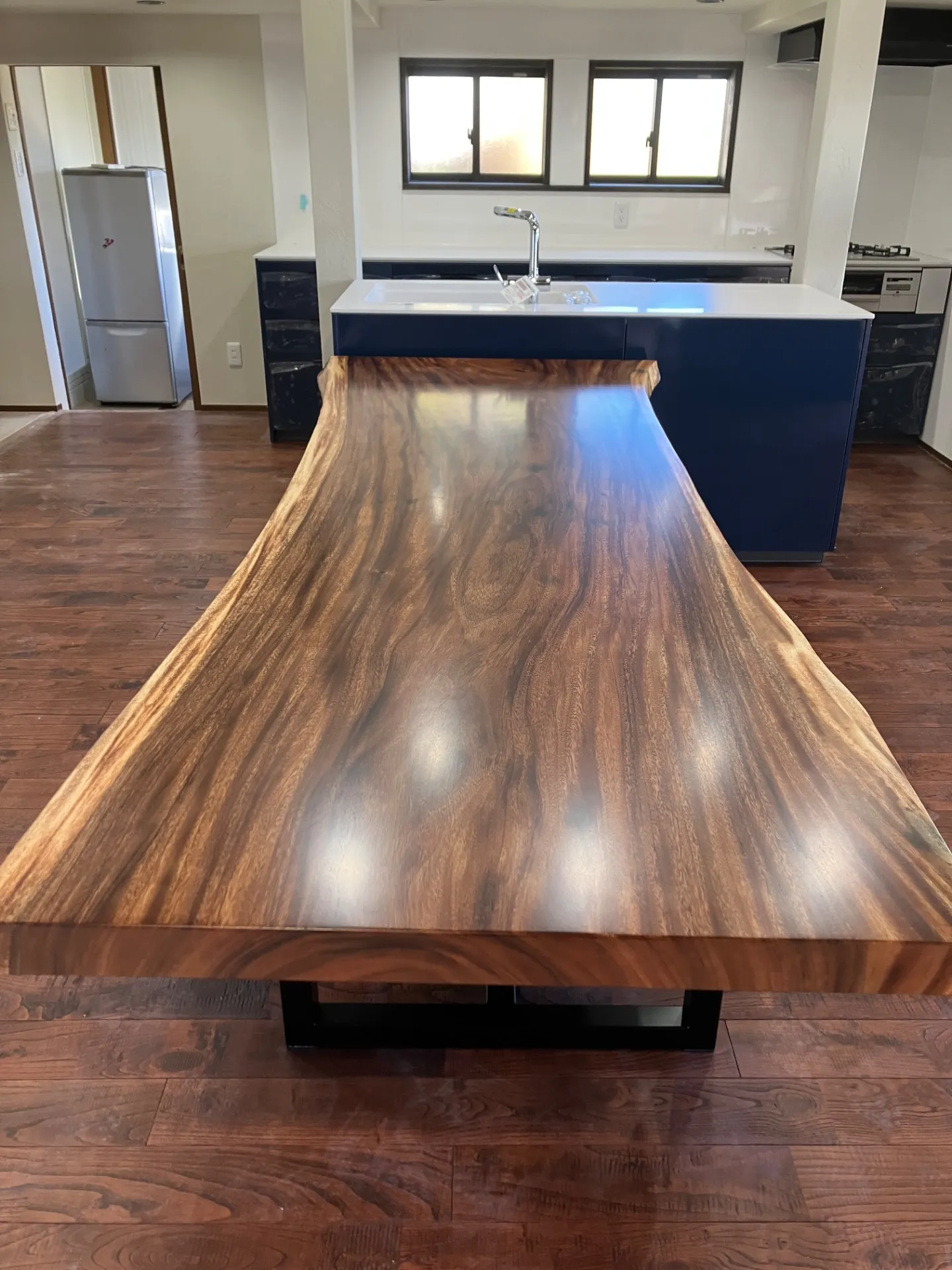 ひたちなか市市Y様　モンキーポッド一枚板ダイニングテーブル