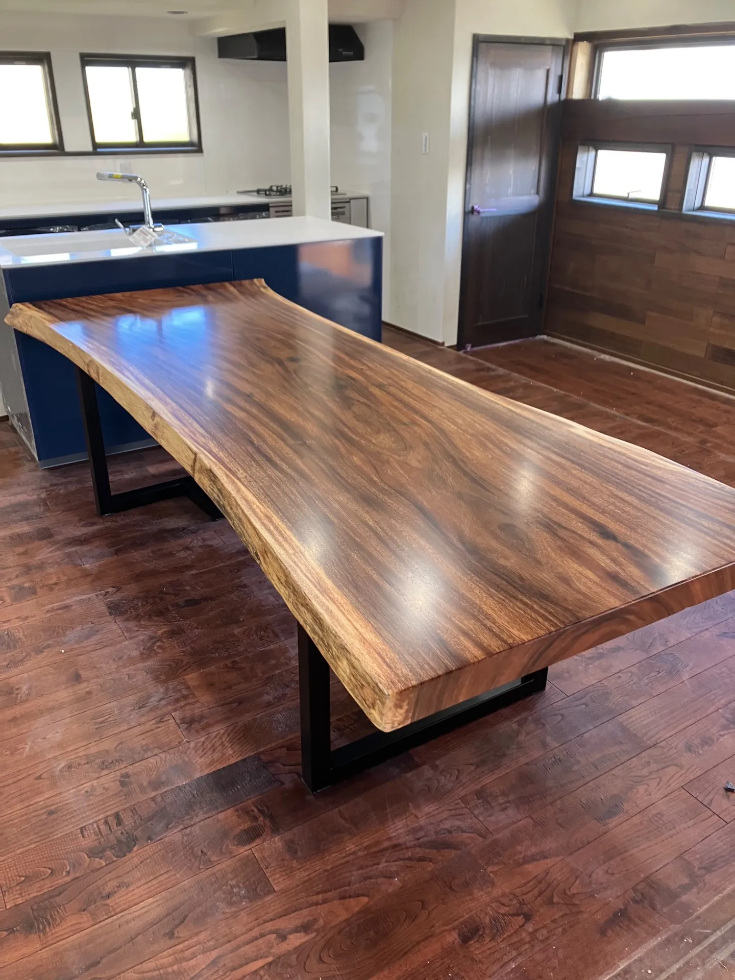 ひたちなか市市Y様　モンキーポッド一枚板ダイニングテーブル
