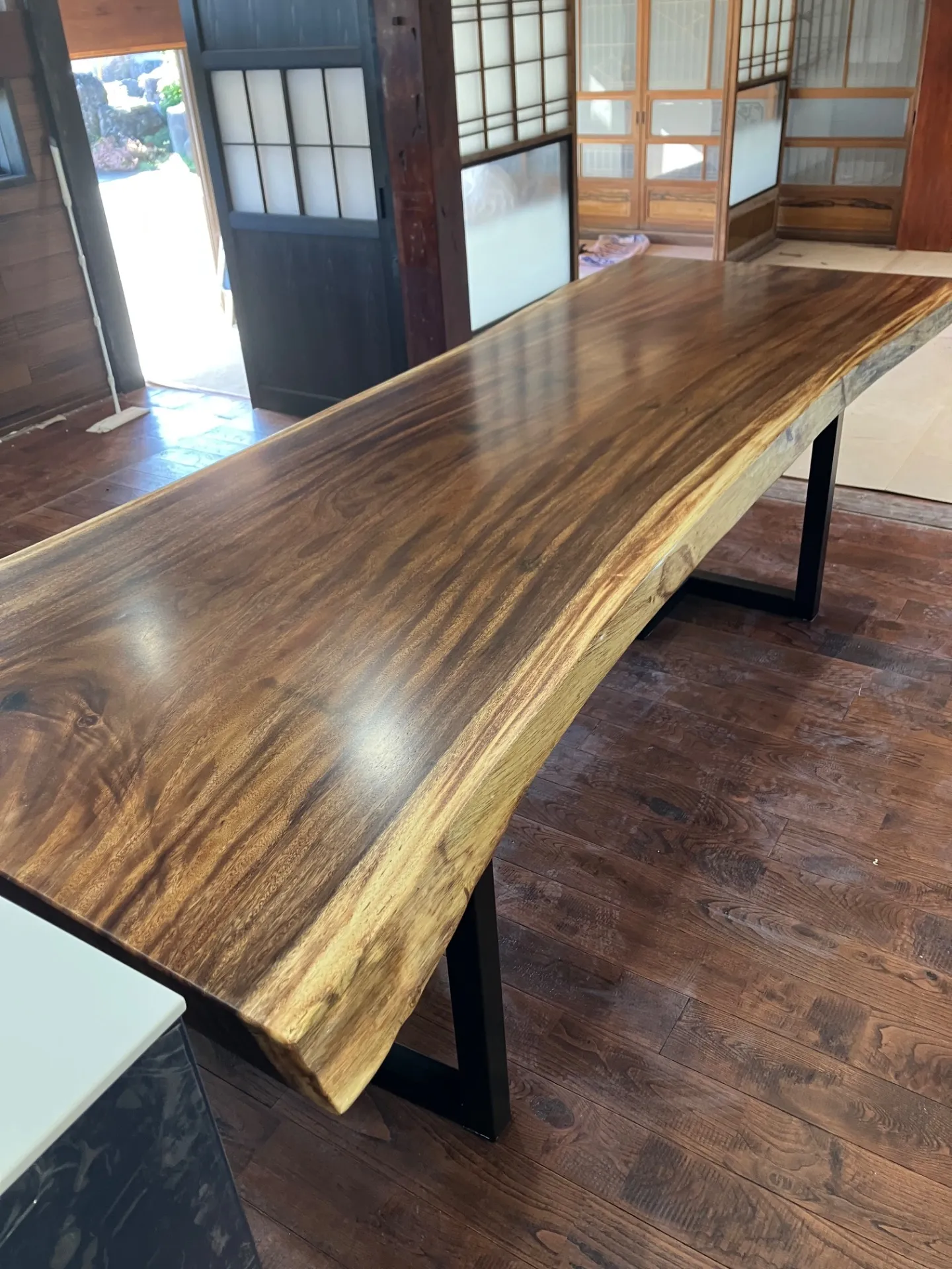 ひたちなか市市Y様　モンキーポッド一枚板ダイニングテーブル